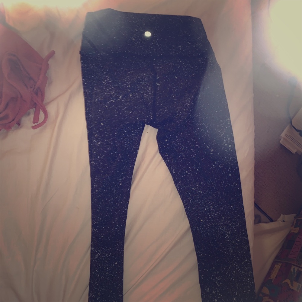 Size 6 lulu wunder under leggings. NO Piling